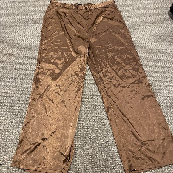 NWT Pretty Little Thing Pants Womens 20 Plus Wide Leg Brown Satin Trousers - Picture 1 of 6